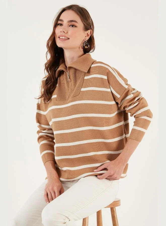 ليلا كنزة نسائية مخططة بنصف سحاب مقاس كبير