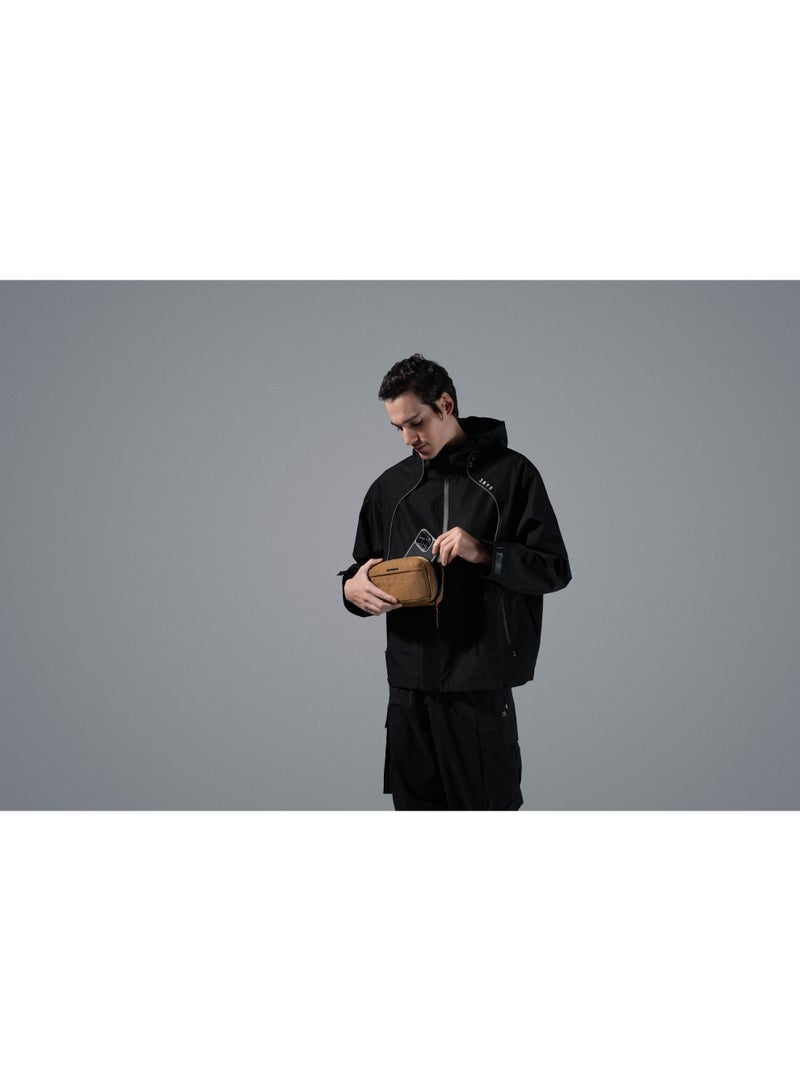 كينغسونز حقيبة صغيرة Kingsons – لون بني 🎒، خامة نايلون 420D مغسول مقاوم للماء 💧، حجرة رئيسية 🧩، 5 جيوب إضافية للإكسسوارات اليومية والإلكترونية 🔌، تصميم عملي مريح ✨ مثالية للسفر والعمل والدراسة 🎓💼 - Image 5