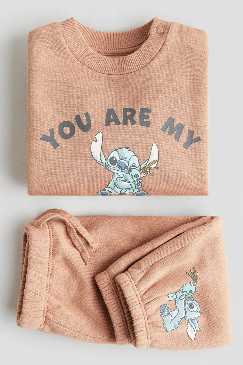 اتش اند ام طقم من نسيج سويت شيرت مزين بطبعة - عبوة من قطعتين