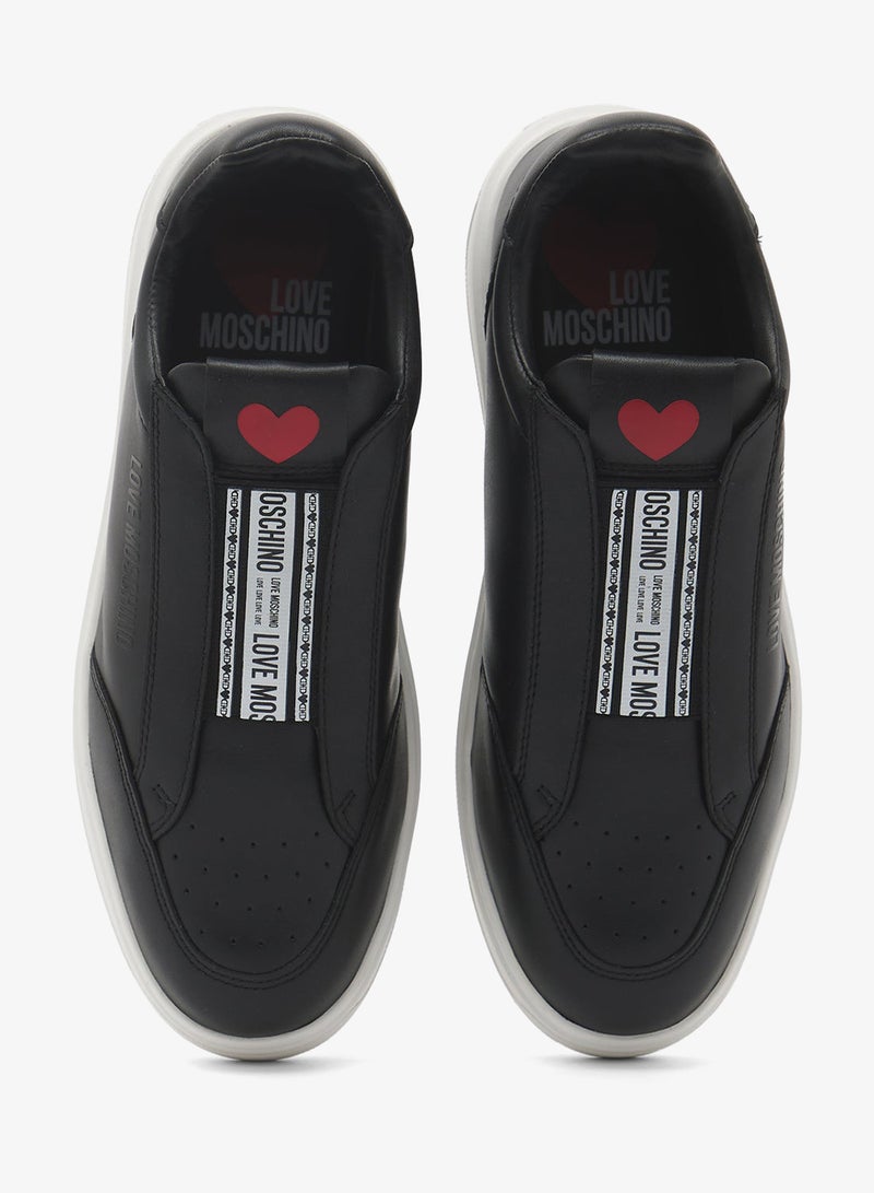 لوف موسكينو حذاء رياضي منخفض بشعار - Image 4