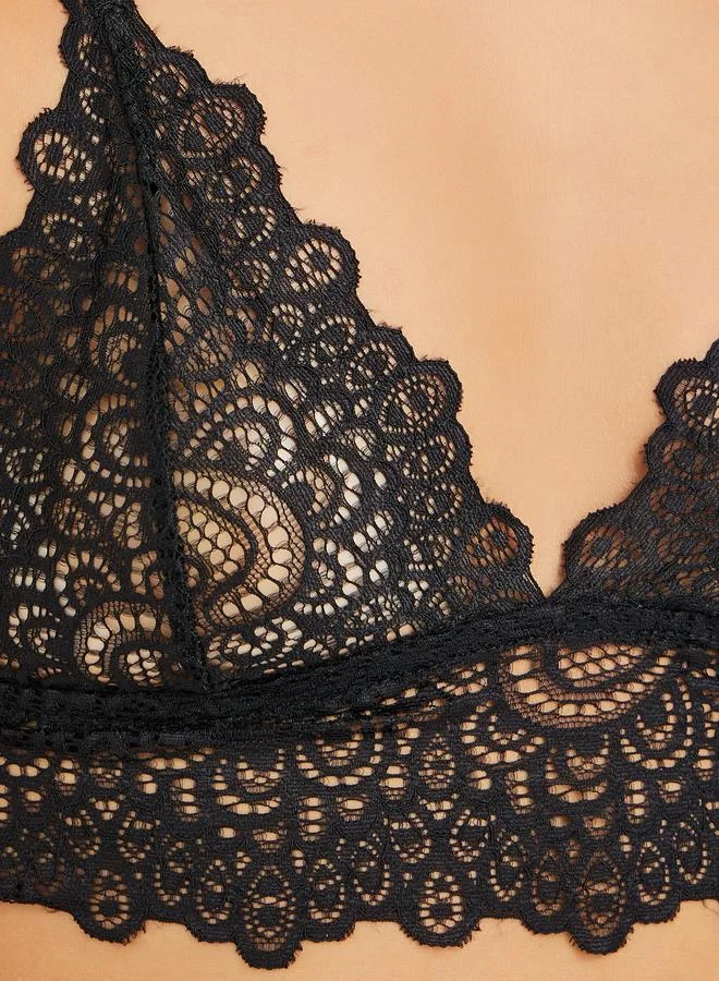 Styli Styli Scallop Edge Lace Bralette and Floral Print Lace Panelled Shorts Set