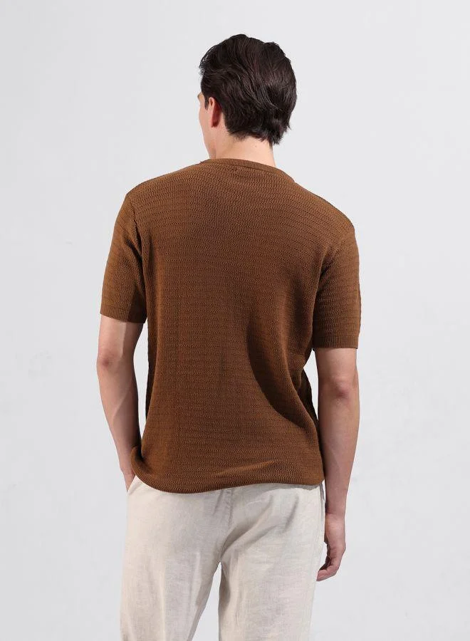 شركة المرآب الهندية Men Slim Fit Textured Crew Neck Half Sleeves T-Shirt