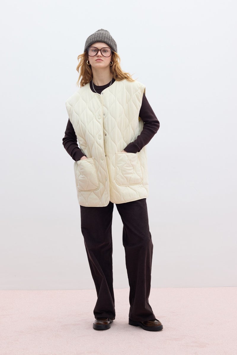 Manuka Quilted Pocket Vest Vanilla  - Image 5