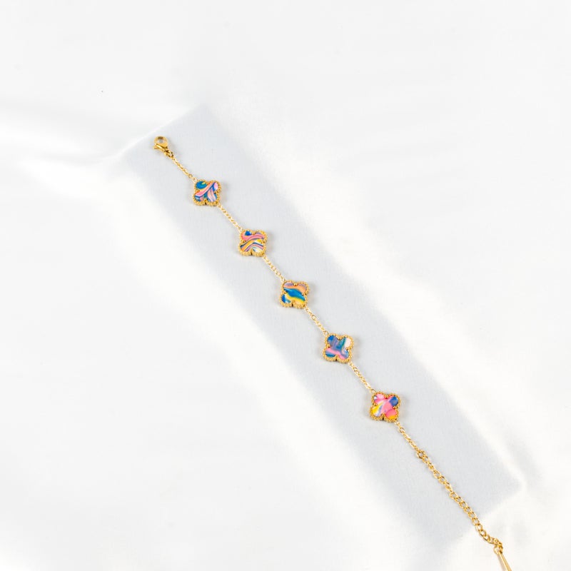 ذا بلاك بيرل اكسسوريز أنسيال أستانليس ستيل ذهبي مع شكل زهرة البرسيم بألوان خلابة - Image 1