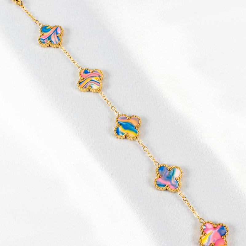 ذا بلاك بيرل اكسسوريز أنسيال أستانليس ستيل ذهبي مع شكل زهرة البرسيم بألوان خلابة - Image 2