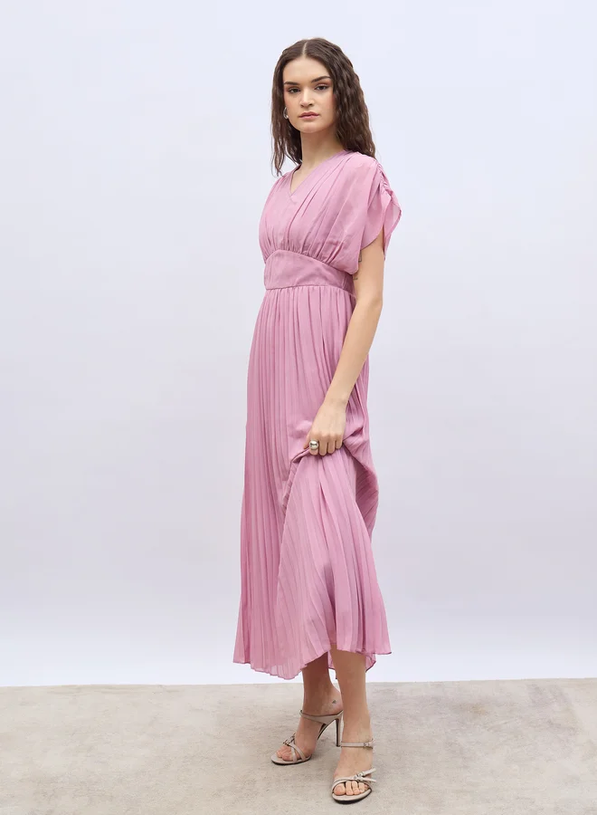 Styli Styli Solid Ruched Extended Sleeves Pleated A-Line Maxi Dress