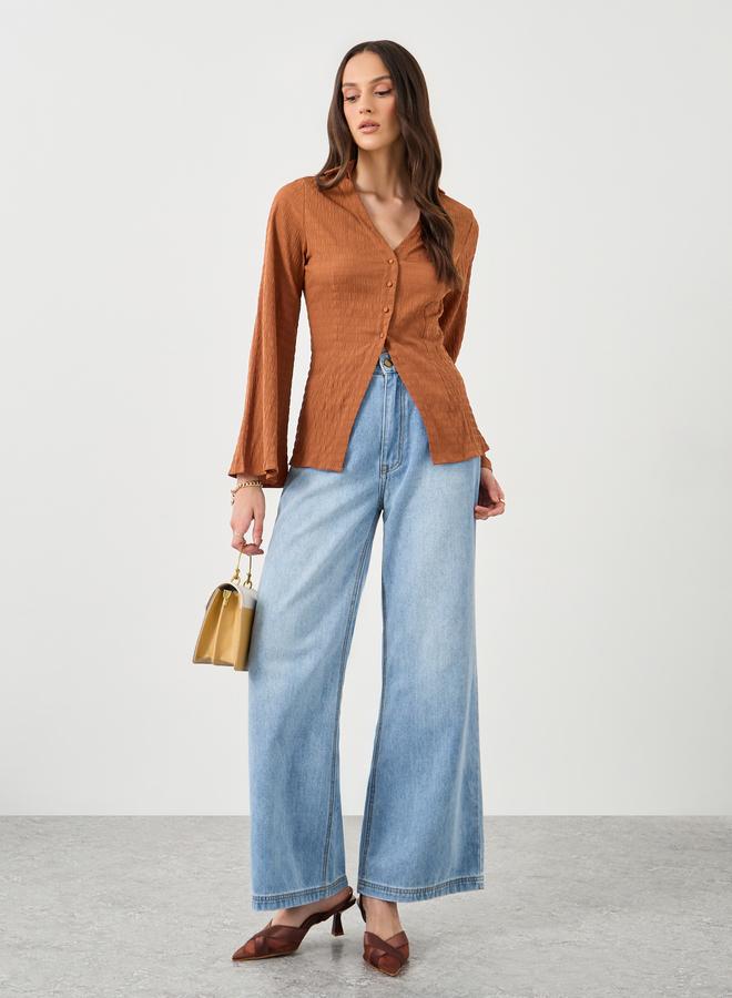 ستايلي قميص بأكمام واسعة وأزرار وياقة على شكل حرف  بلون بني من ستايلي - Image 2