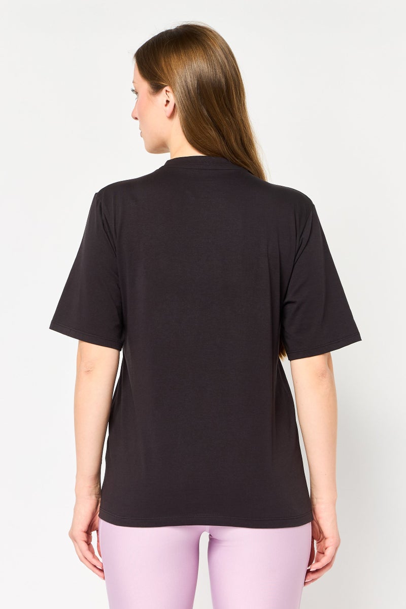 Reebok تي شيرت رياضي نسائي قصير الأكمام في الهواء الطلق، أسود - Image 3