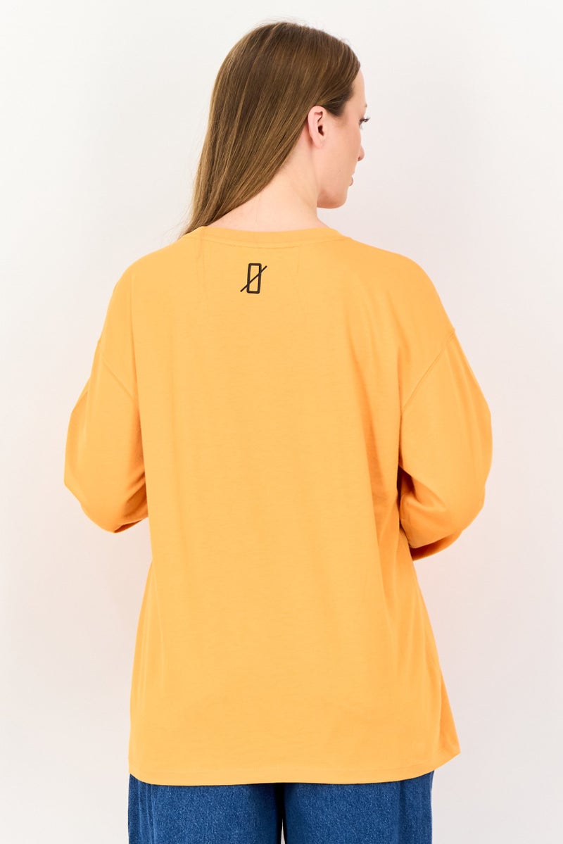VERO MODA تي شيرت نسائي بأكمام طويلة وطباعة جرافيك، برتقالي - Image 3