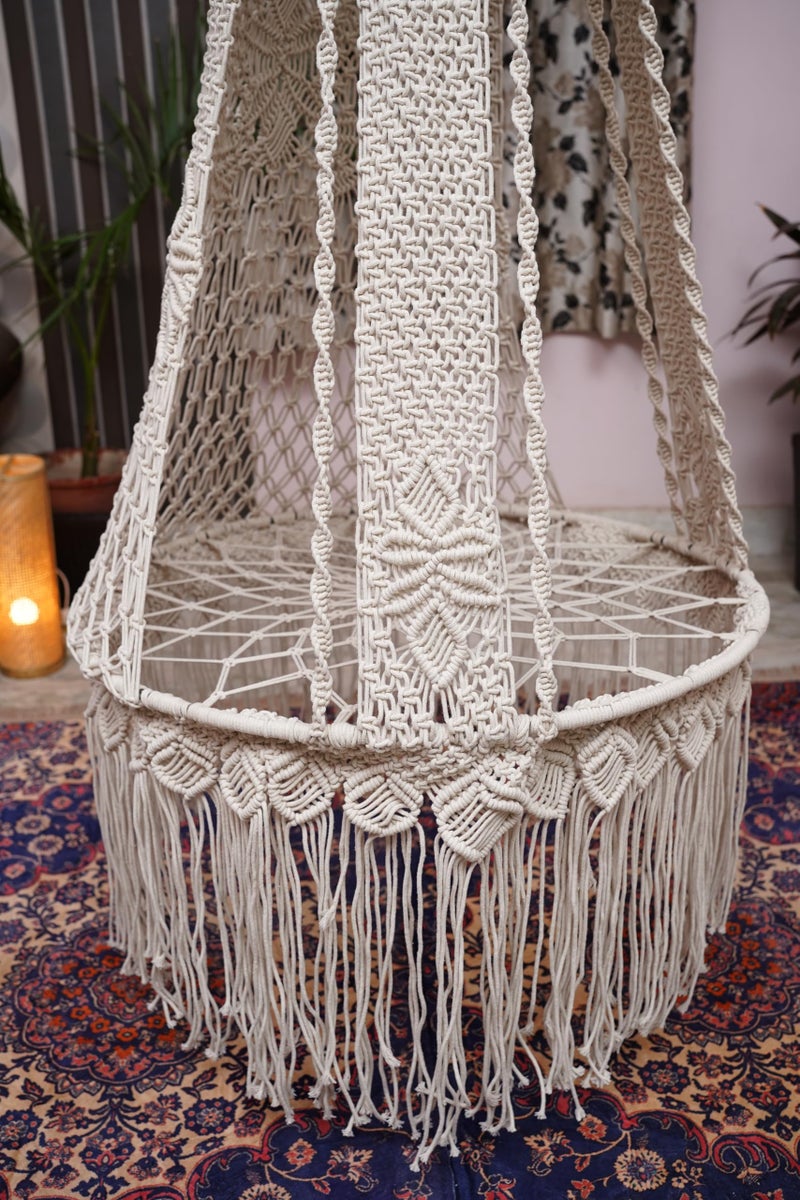 Patiofy أرجوحة باتيوفي الفاخرة المصنوعة من المكرمية للبالغين / أرجوحة لغرفة المعيشة / أرجوحة للشرفة / جولا للبالغين / كرسي أرجوحة بوهيمي مع وسادة كبيرة حمراء / كرسي أرجوحة معلق (بيج) - بوليستر - Image 3