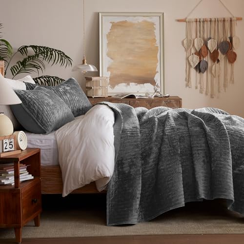 LEAONME Velvet Quilt King Size 98''x106'', Lightweight Grey Velvet Comforter Set with 2 Matching Shams, Soft Cross Stitch Bedspread Coverlet Bedding Set for All Season - Image 3