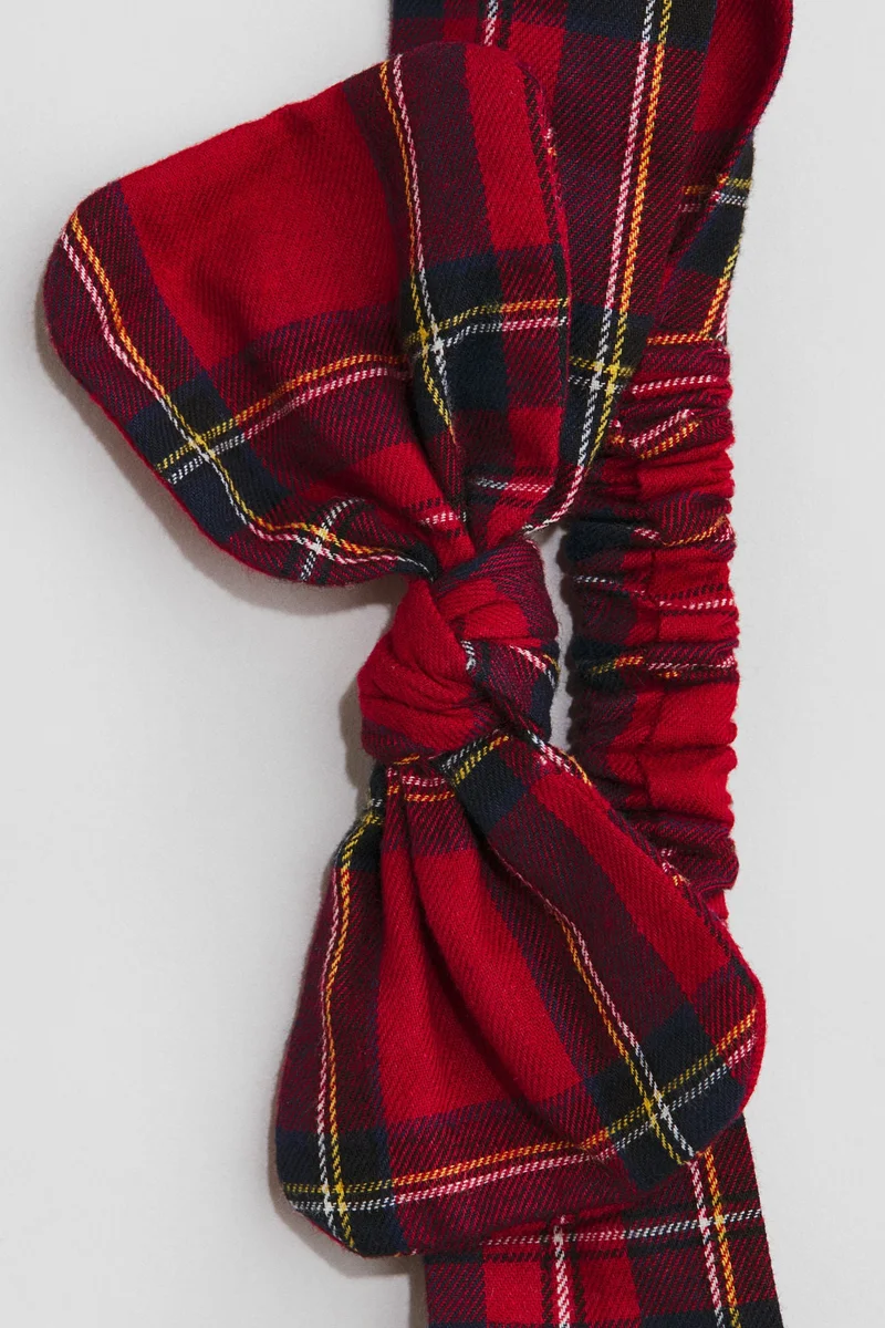 اتش اند ام طوق رأس بتفاصيل فيونكة