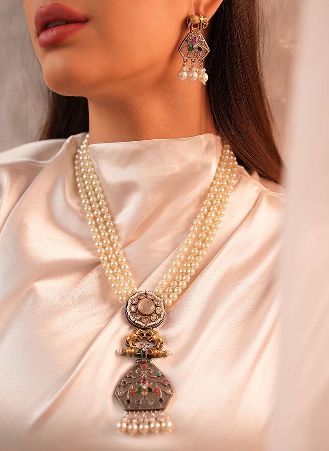 Binnis Wardrobe Gold Plated Kundan Studded & Beaded Necklace With Earrings - Image 5