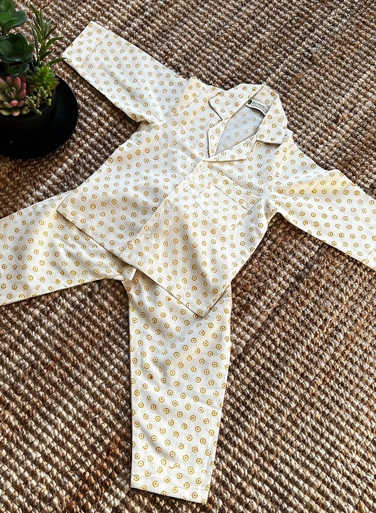 ecotattva بدلة نوم للأطفال من القطن الخادي الموسلين بطبعة رسوم متحركة داكنة - Image 1