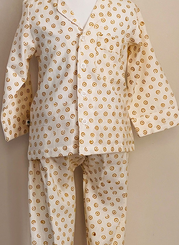 ecotattva بدلة نوم للأطفال من القطن الخادي الموسلين بطبعة رسوم متحركة داكنة - Image 2