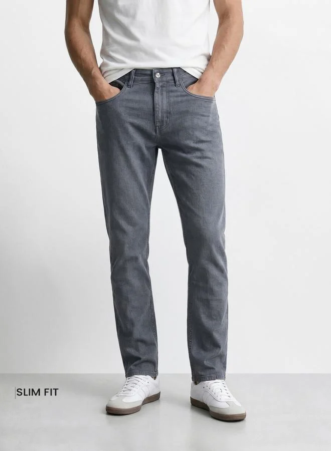 ذا انديان كراج كو Men Slim Fit Solid Jeans
