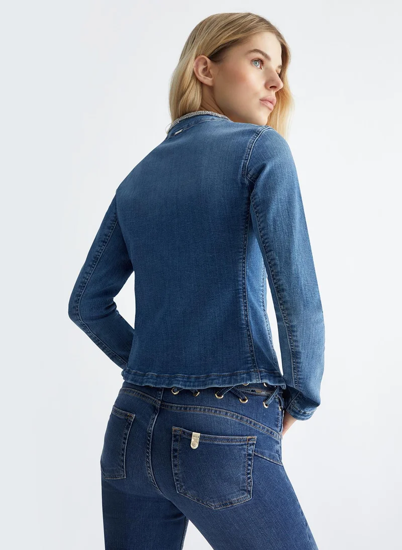 ليو جو سترة من الدنيم مزينة بأحجار الراين