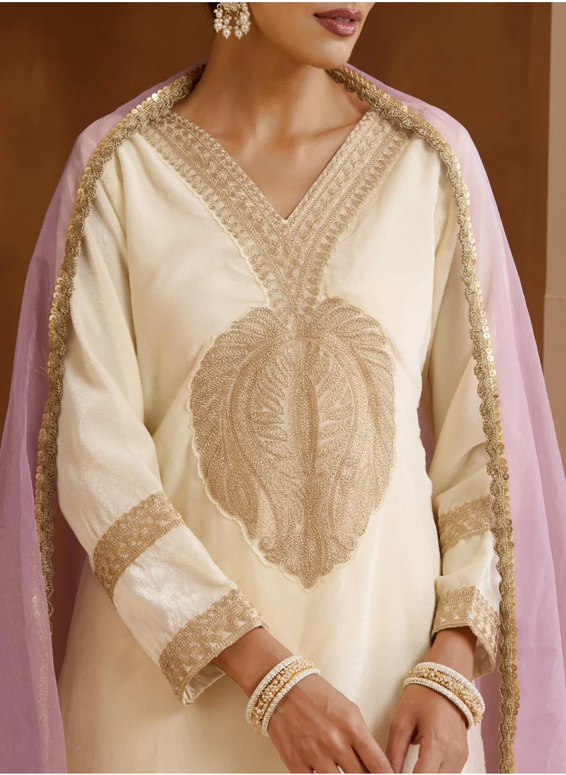 آي شين Women's Off White Velvet Embroidered Tunic Full Length Casual Straight Fit Kurta Set