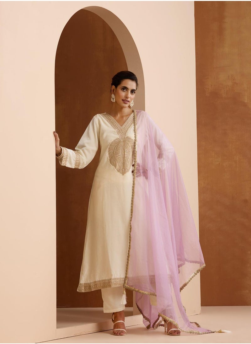ISHIN Women's Off White Velvet Embroidered Tunic Full Length Casual Straight Fit Kurta Set  - Image 3