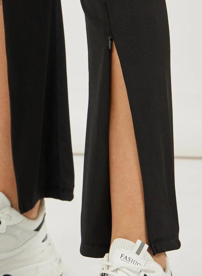 Styli Broad Waistband Ankle Zip Up Detail Flared Pants