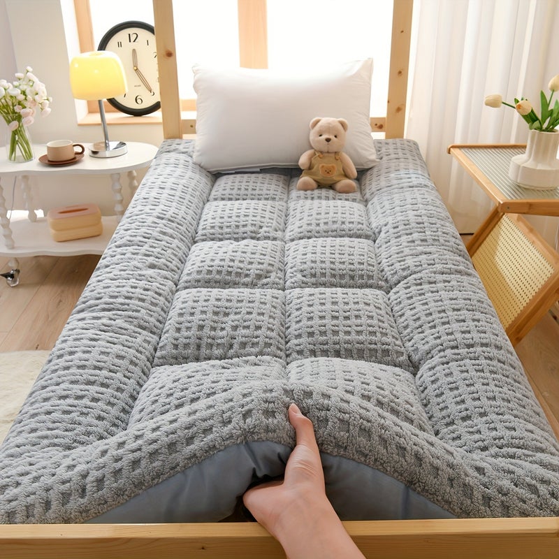 A Super Soft And Comfortable Fiber Fabric Mattress Pad, Featuring High-Quality Warm Quilted Design (Pillowcase Not Included). This Mattress Protector Is Perfect for Autumn And Winter Bedding, Skin-Friendly And Breathable, Quilted Bed Mat - Image 1