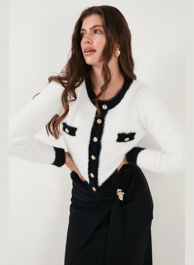 ليلا كارديجان نسائي من ليلا بياقة دائرية وأزرار من الفرو المحبوك