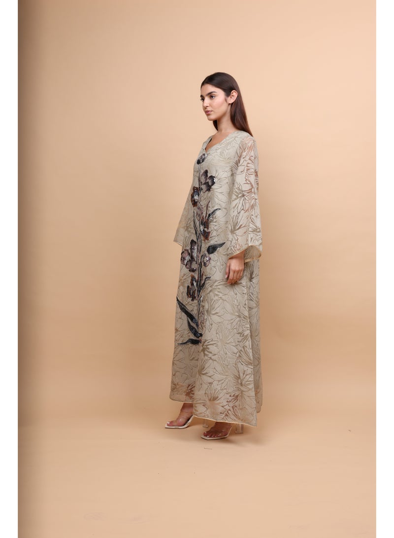 اكسا جلابية أنيقة بتطريز زهري وترتر لون بيج - Image 4