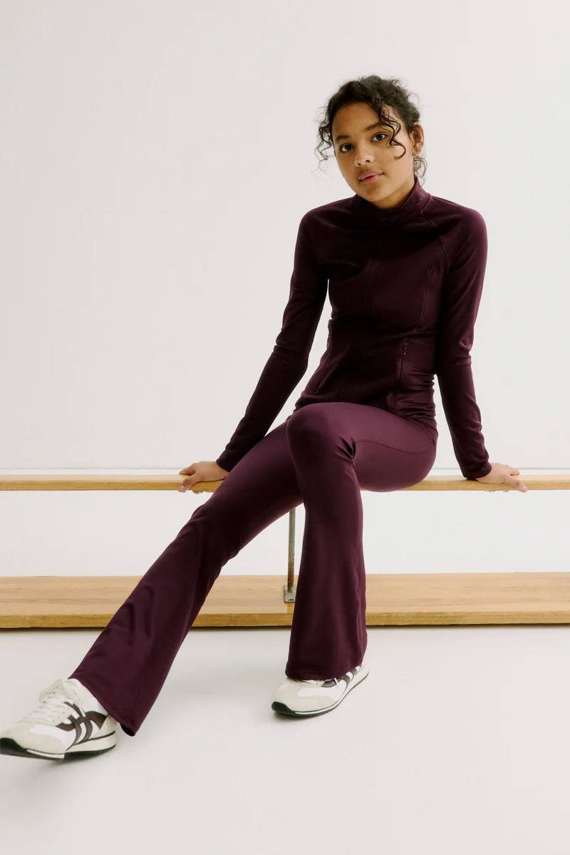 اتش اند ام جاكيت رياضي من نسيج دراي موف