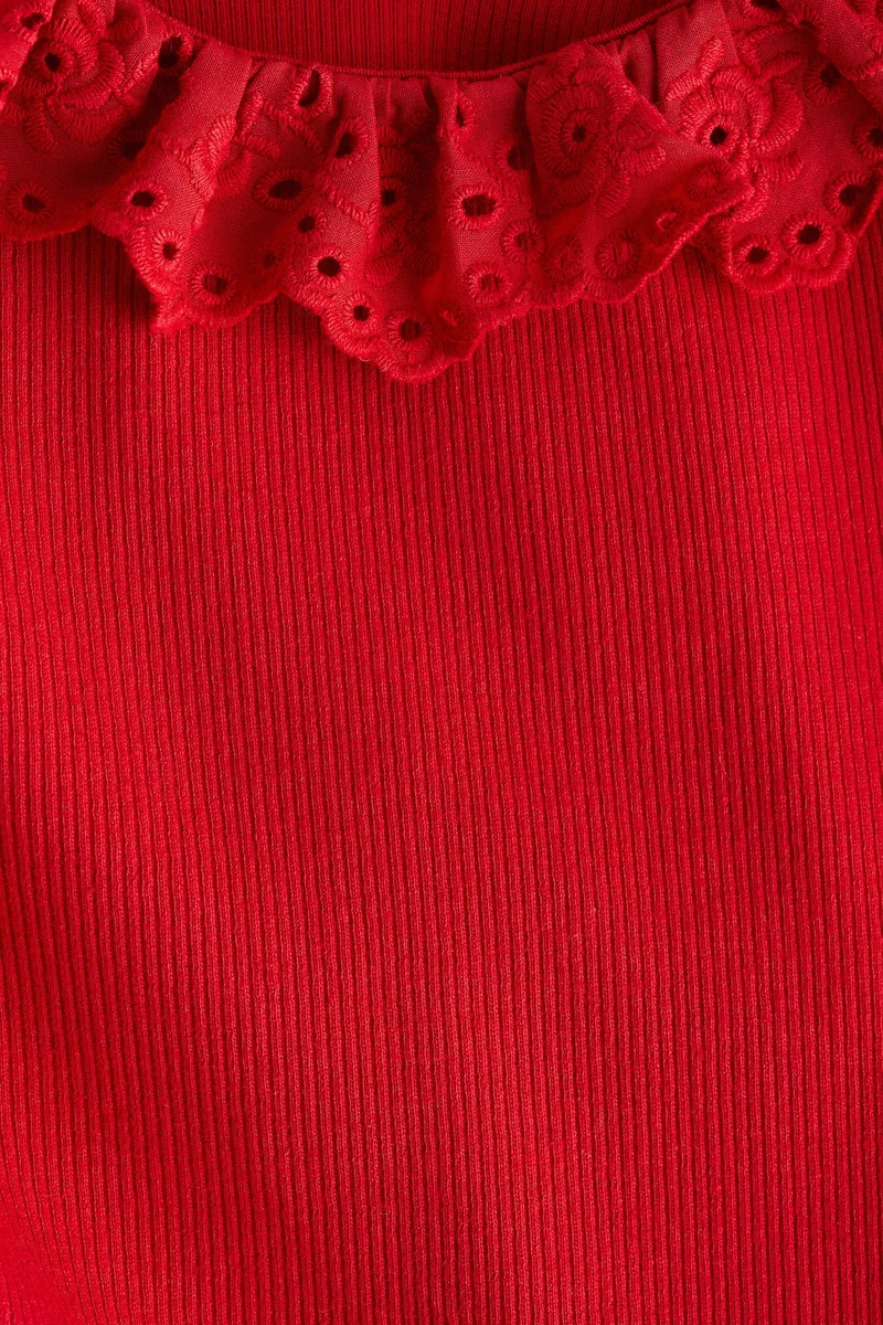 اتش اند ام بلوزة بياقة مزينة بكشكشة