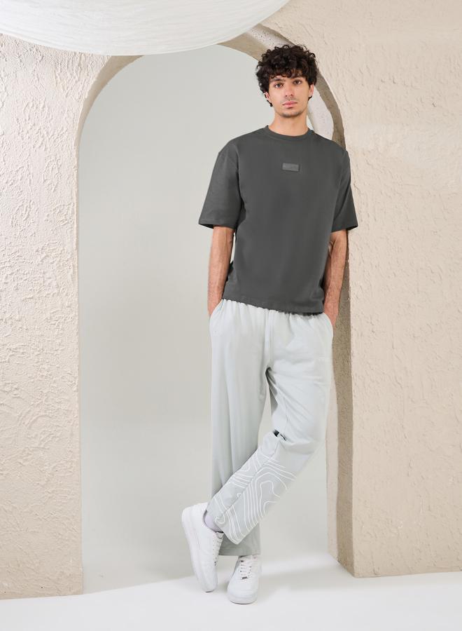 ستايلي تيشيرت تيري كبير الحجم بتفاصيل شعار سيليكون - Image 2