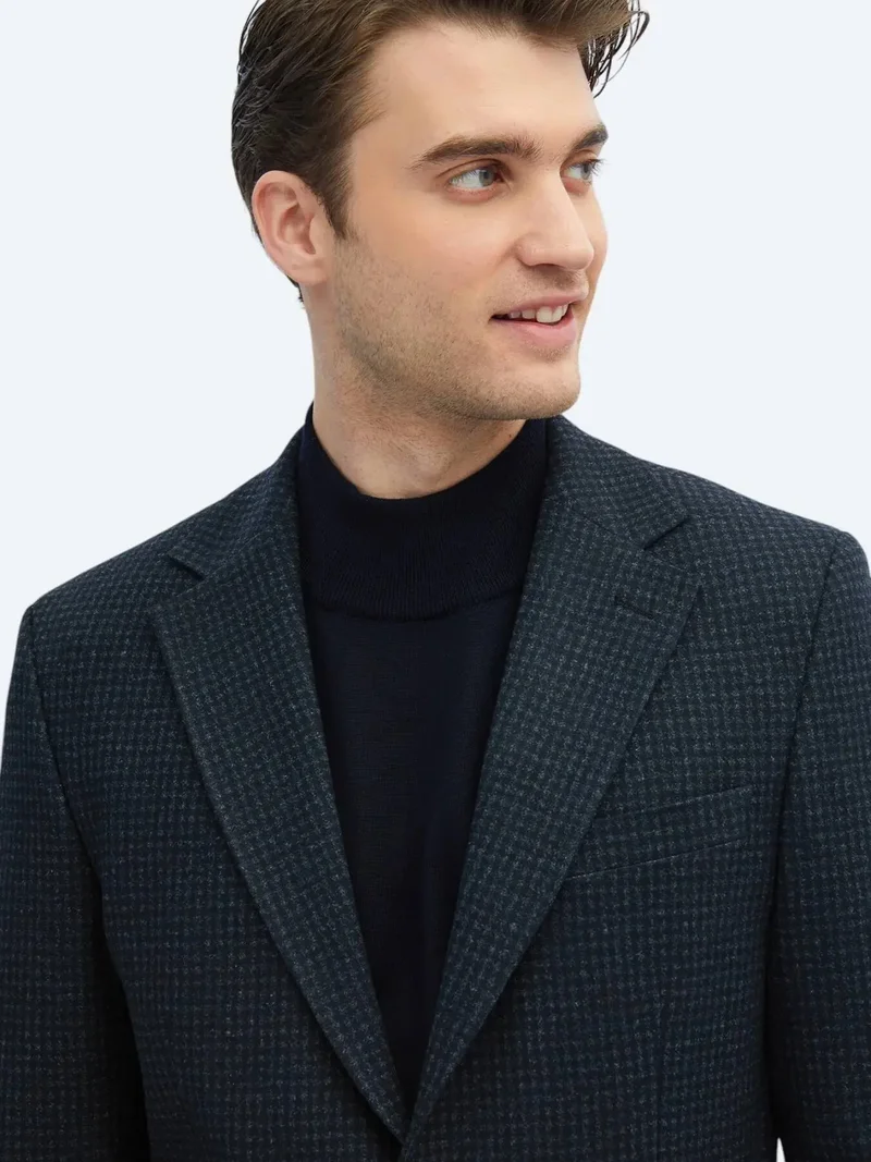 كيب جاكيت عصري بنقوش سوداء