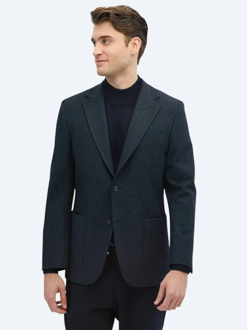 كيب جاكيت عصري بنقوش سوداء