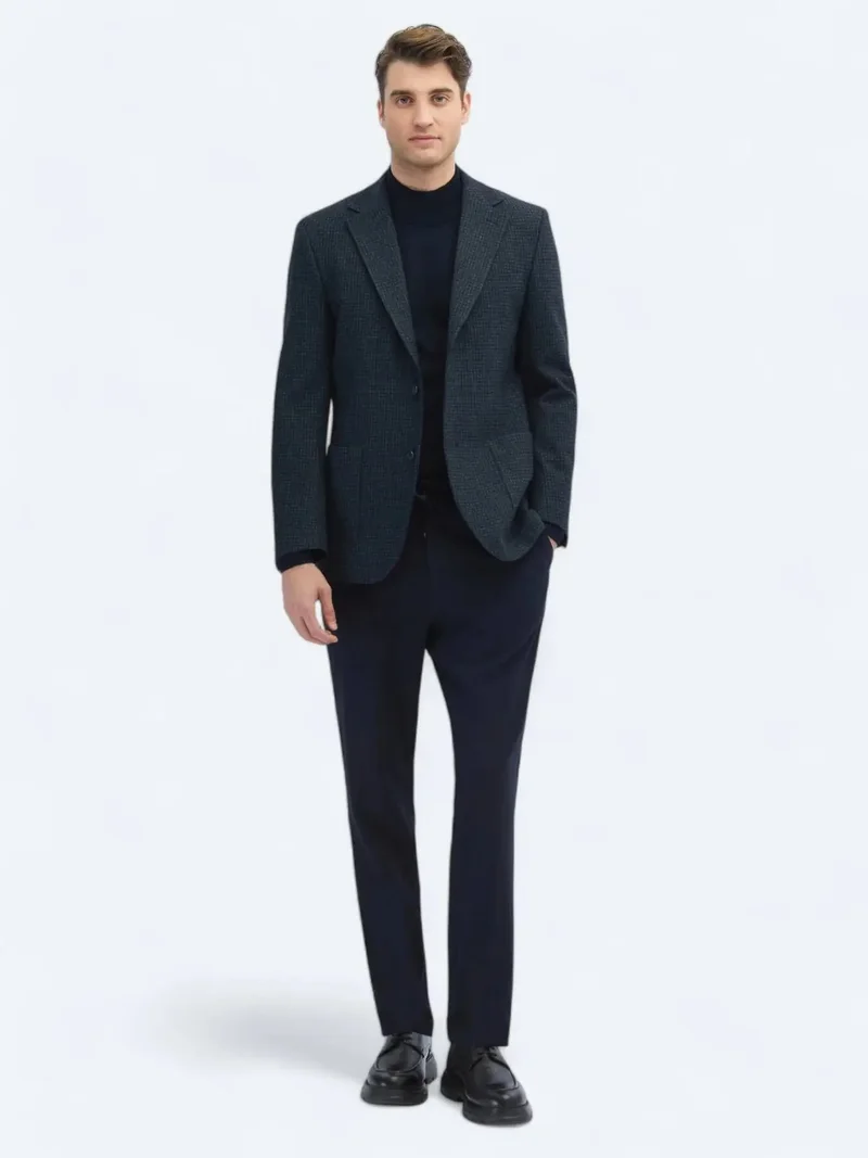 كيب جاكيت عصري بنقوش سوداء