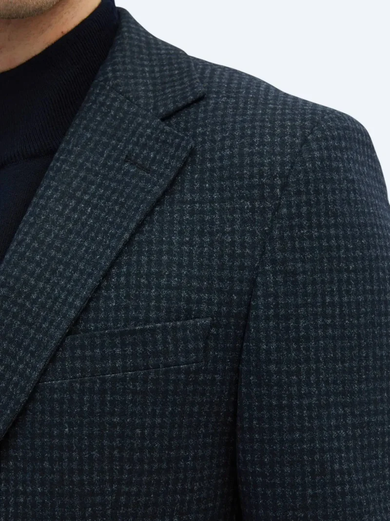 كيب جاكيت عصري بنقوش سوداء