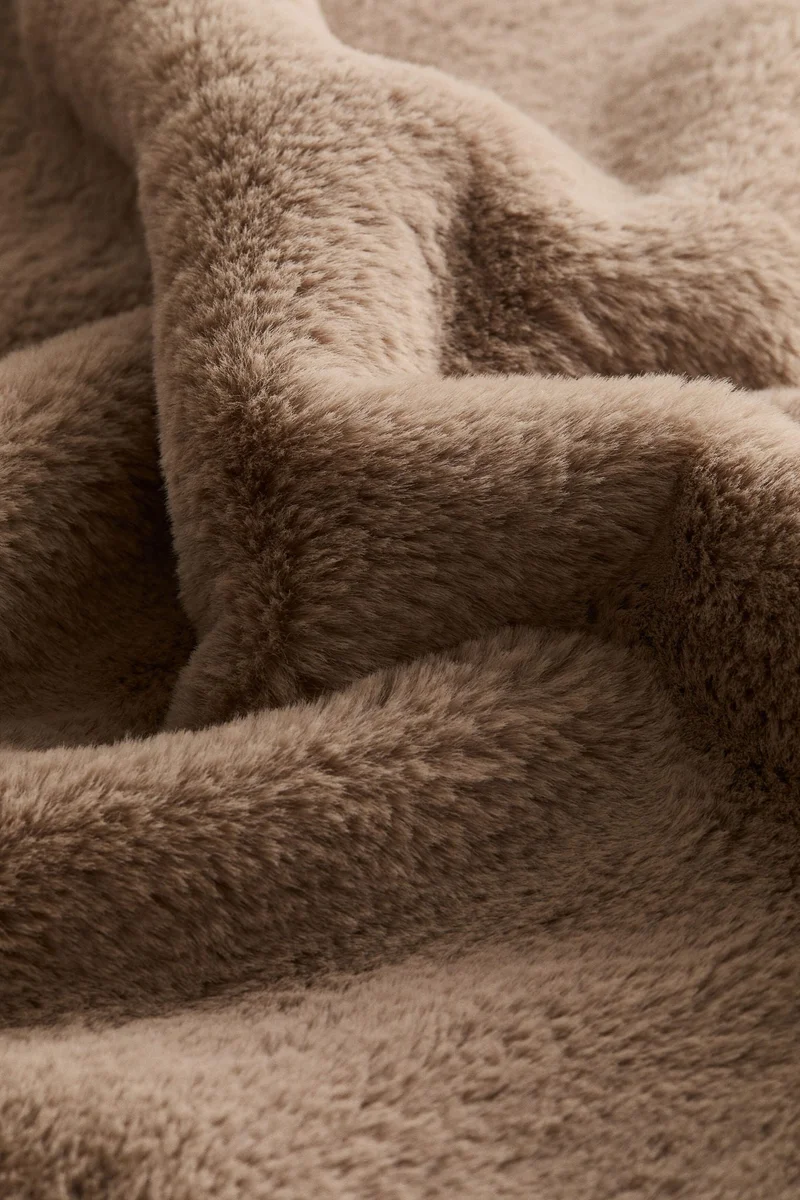 H&M Fluffy bedspread