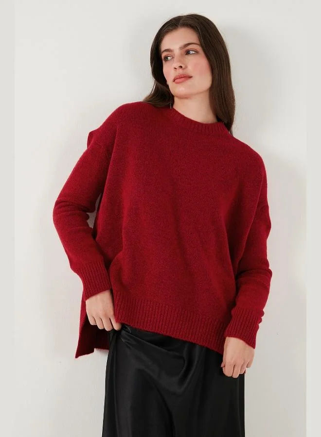 ليلا كنزة نسائية بياقة دائرية وفتحة جانبية من ليلا