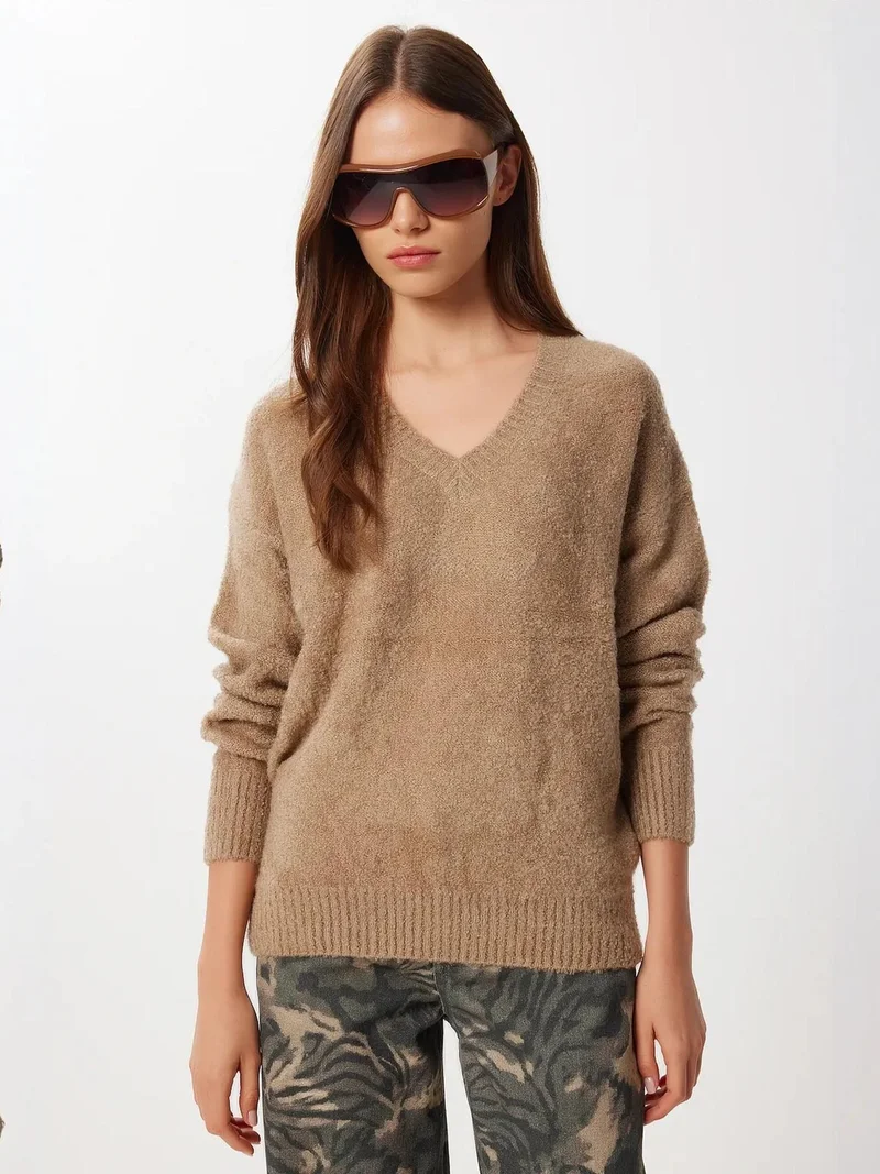 إسطنبول الساحرة ISTANBUL Textured V-Neck Long Sleeve Sweater