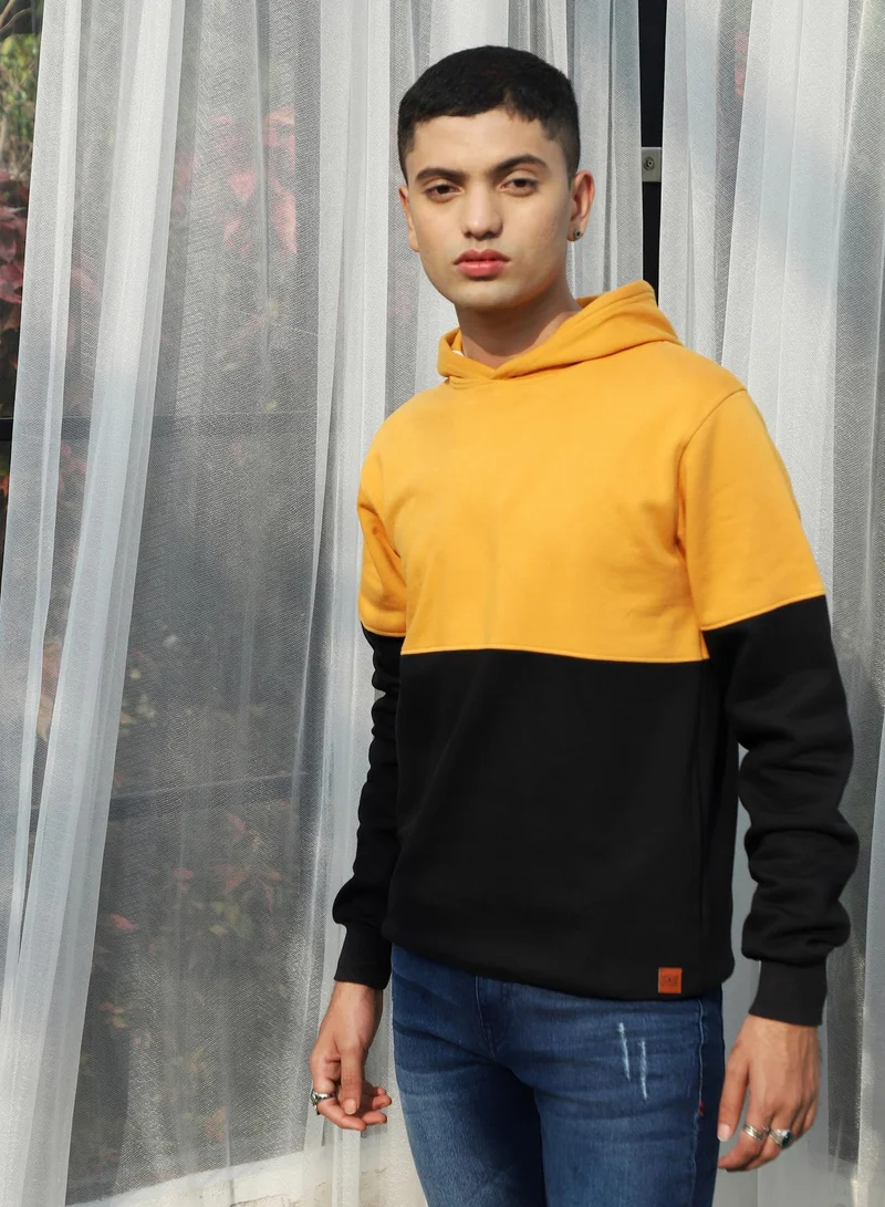 Campus Sutra Men's Black & Mustard Yellow Pullover Hoodie With Ribbed Hem
