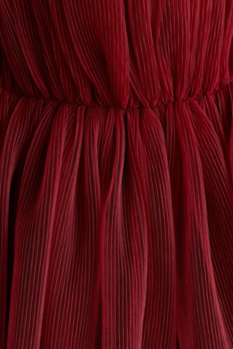 اتش اند ام بلوزة بأربطة على العنق من التول المزين بكسرات