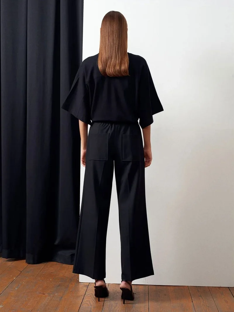 ديلفين DILVIN Wide-leg Belted Crepe Trousers