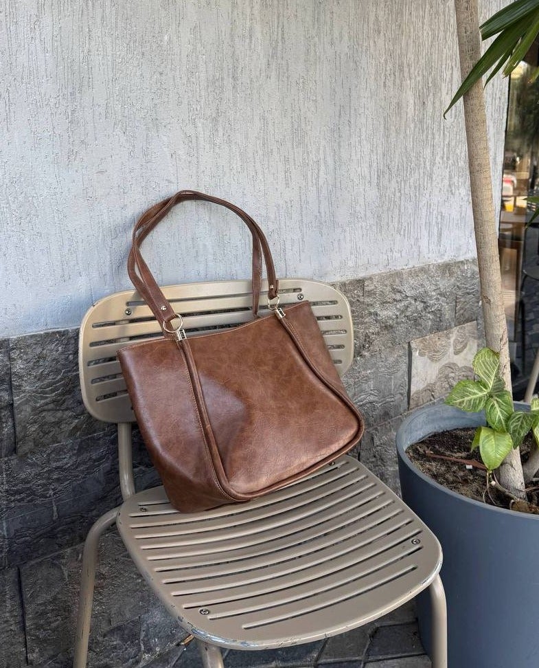 Classic Shoulder Bag with Elegant Gold Accents- havana - Image 2