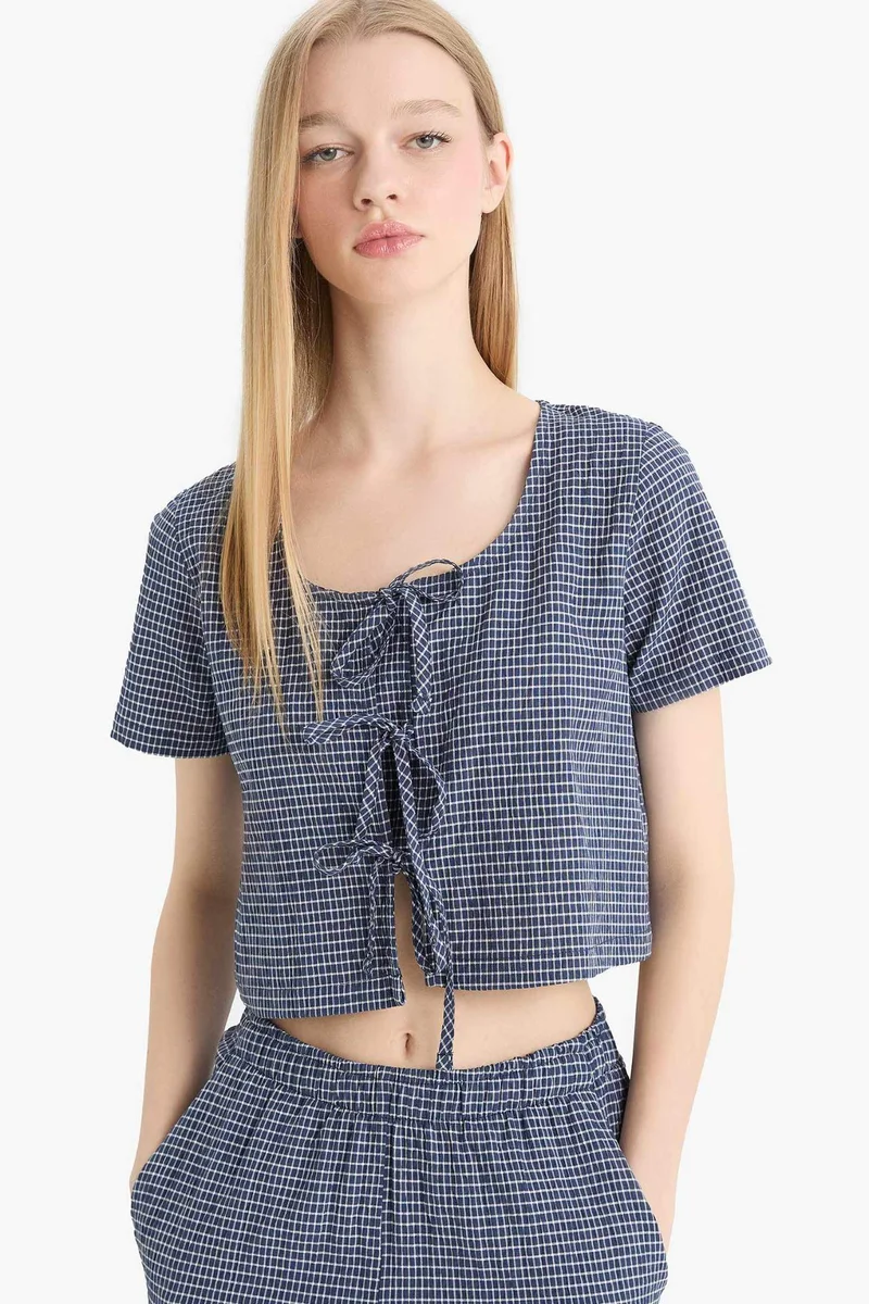 ديفاكتو Regular Fit V Neck Crinkle Fabric Blouse
