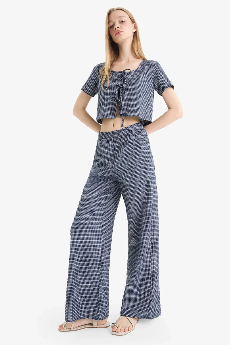 ديفاكتو Regular Fit V Neck Crinkle Fabric Blouse