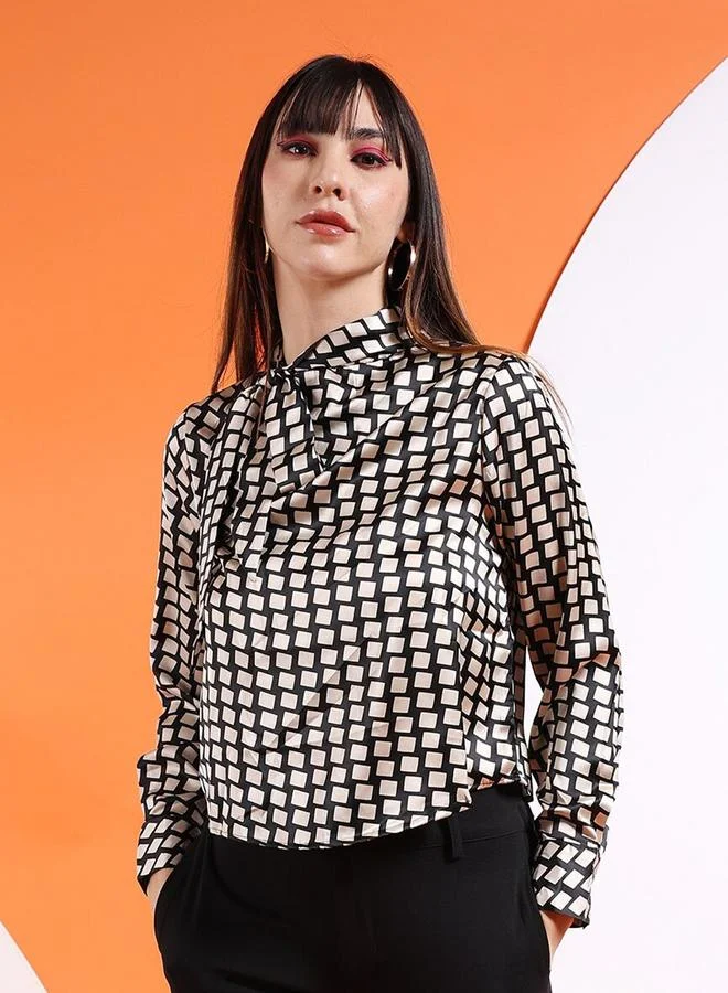 مرفوعة بلوزة بطبعة هندسية