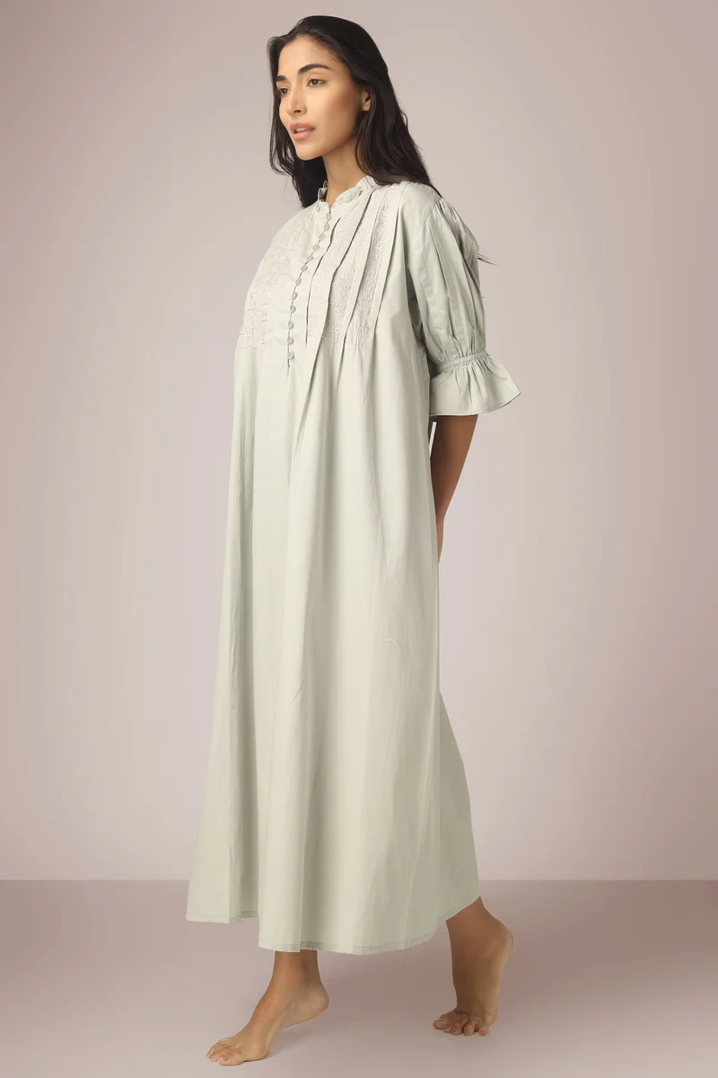 افتر دارك ترودي، قميص نوم مطرز