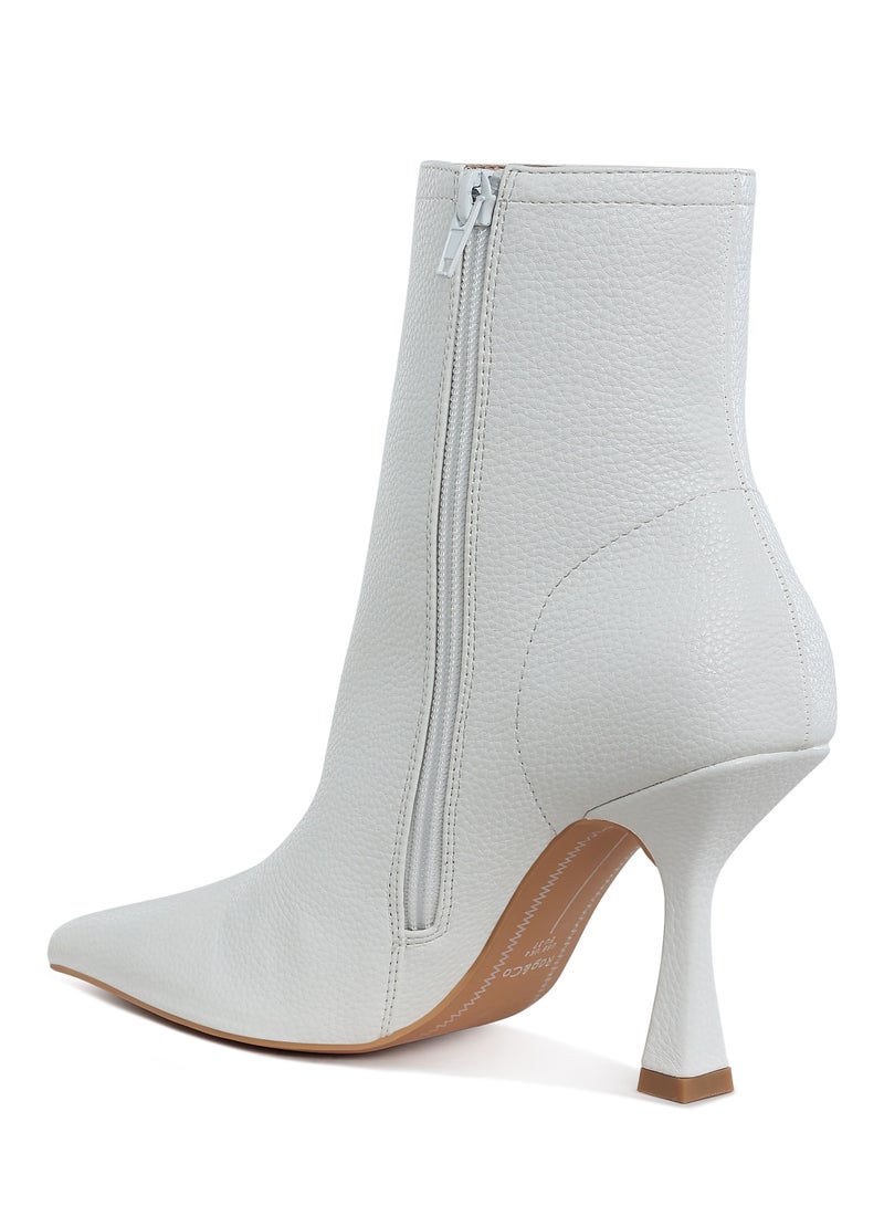 لندن راج حذاء نسائي من لندن راغ بكعب عالٍ مدبب عند الأصابع ومصنوع من الجلد الصناعي باللون الأبيض. - Image 3