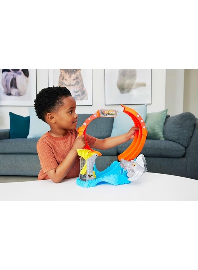 Hot Wheels Monster Trucks Corkscrew Shark Smash JFR08 - Image 3