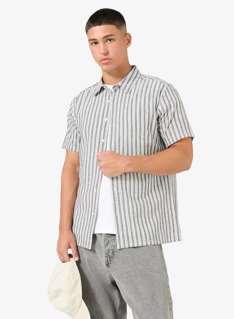 سفنتي فايف قميص كلاسيكي بقصة عادية