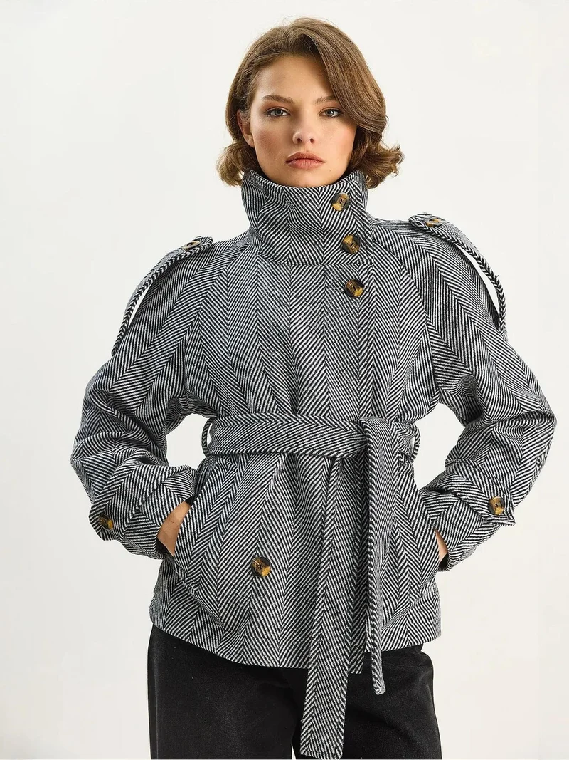 بيانكو لوتشي جاكيت لوكسي بياقة وأزرار