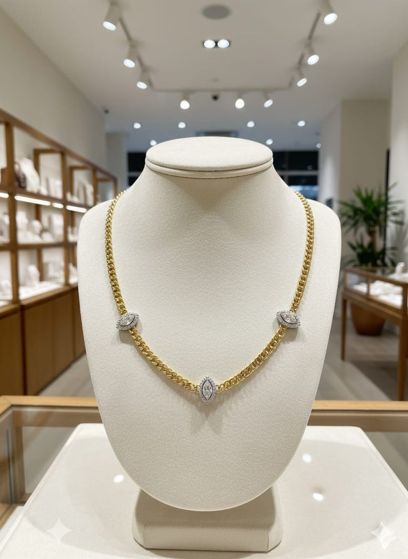 كوليه بسلسلة عريضة مطلية باللون الذهبي ، بثلاث وحدات بيضاوية على شكل عين أو دمعة لامعة . مُصممة بأحجار فضية لامعة - وصلات إضافية لضبط المقاس. - Image 4